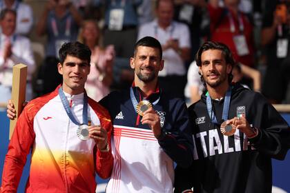 El podio del torneo individual de tenis masculino de los Juegos Olímpicos París 2024