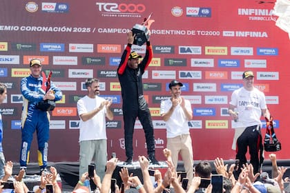 El podio en Junín: Franco Vivian, Gabriel Ponce de León y Matías Rossi, en una final marcada por la dureza del circuito Eusebio Marcilla.