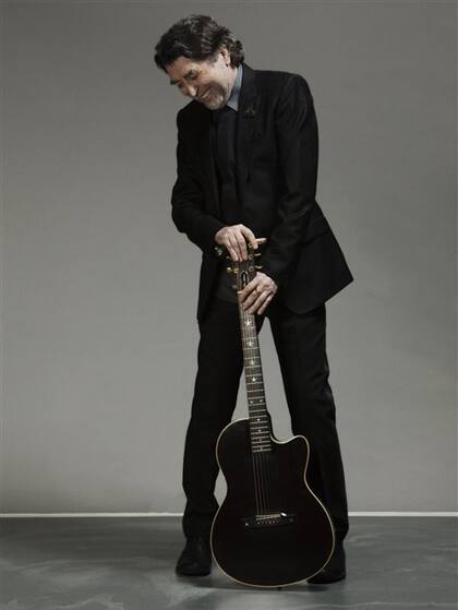 El poeta buscó nueva sangre para sus canciones