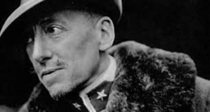 El poeta Gabriele D'Annunzio