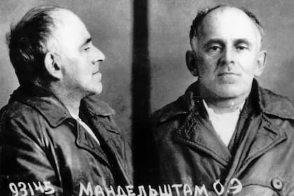 El poeta Osip Mandelstam, al ser detenido, para ser enviado luego a Siberia