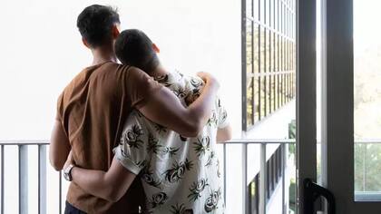 "El poliamor solitario es una forma de cuestionar honestamente lo que quiero en una relación en lugar de asumir que todas las relaciones siguen la fórmula de la escalera mecánica", señala Powell.