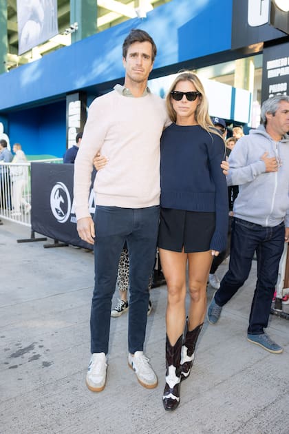 El polista Felipe Viana y su novia.