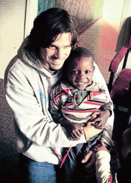 El polista Ignacio Figueras ayuda a chicos del Africa