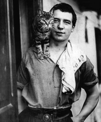 El polizón Perce Blackborow con su mascota Mrs Chippy.