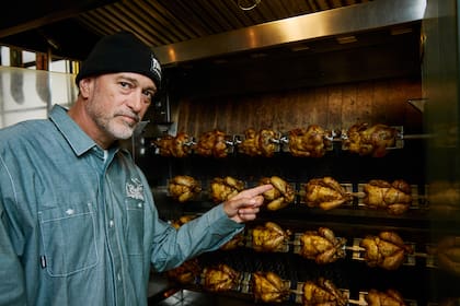 El pollo al spiedo al ajillo es uno de los tres platos más elegidos en La Cantina