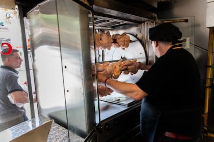 El pollo al spiedo es uno de los grandes clásicos de La Castellana