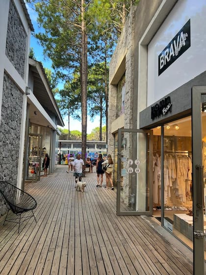 El polo comercial de Pinamar Norte gana protagonismo