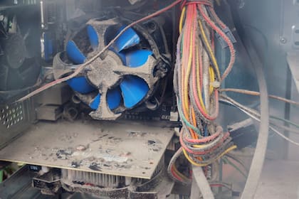 El polvo acumulado impide que la circulación de aire refrigere los componentes, lo que puede hacer que funcionen mal