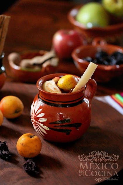 El ponche de frutas es la bebida tradicional mexicana que se prepara en Navidad con ingredientes como guayaba y tejocote (mexicoenmicocina.com)