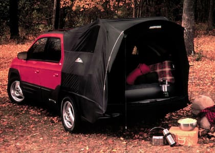 El Pontiac Aztek podía equiparse con una carpa que se conectaba directamente a la parte trasera del vehículo
