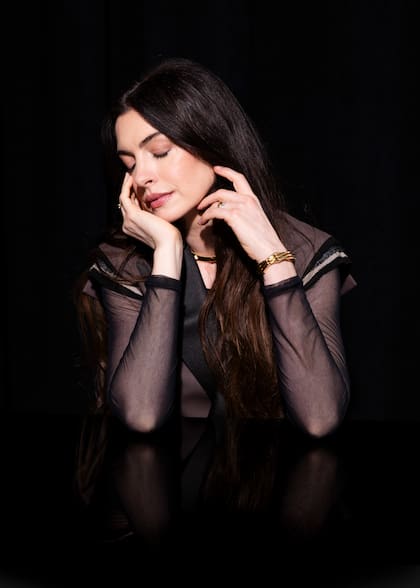 "El pop no se valoraba en mi casa cuando era chica", repasa Anne Hathaway