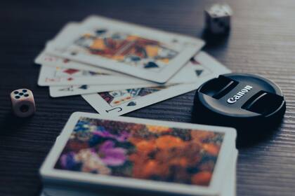 El póquer es uno de los juegos de cartas más recomendados para los adultos por la activación cognitiva que genera