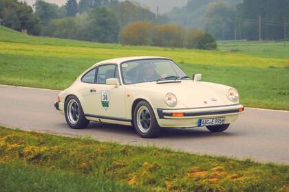 El Porsche 911 "vintage" de 1981 en ruta.