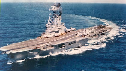 El portaaviones 25 de mayo