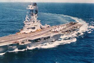 El día que el submarino nuclear HMS Splendid pudo hundir al ARA 25 de Mayo y cómo se evitó la tragedia