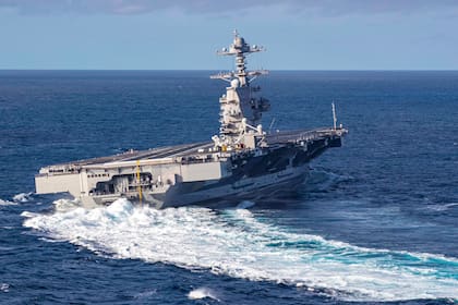 El portaaviones Truman durante una maniobra de giro (US Navy)