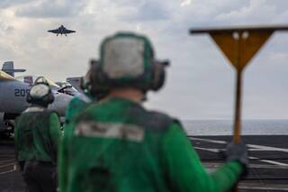 Estados Unidos derribó a un dron iraní que “se acercó peligrosamente” a su portaaviones Lincoln 