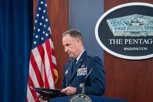 El portavoz del Departamento de Defensa, brigadier general Patrick Ryder después de una rueda de prensa en el Pentágono, el jueves 6 de julio de 2023, en Washington. (Foto AP/Alex Brandon)
