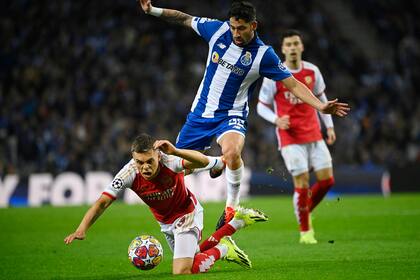 El Porto de Alan Varela visita a Arsenal con una ventaja mínima