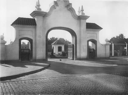 El portón de entrada, en 1938.