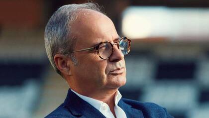 El portugués Luis Campos, director deportivo de PSG, le comunicó a Messi su deseo de que continúe en el club y haga efectiva la opción de un año extra que firmó en 2021