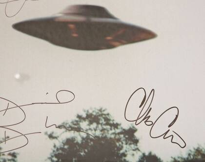 El póster de X-Files firmado que fue donado por Twentieth Century Fox al Museo Nacional de Historia de EE.UU