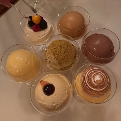 ¿El postre? Una selección de helados (Foto: Instagram @dualipa)