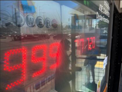 El pozo de Powerball superó los US$1500 millones (AP Foto/Damian Dovarganes)