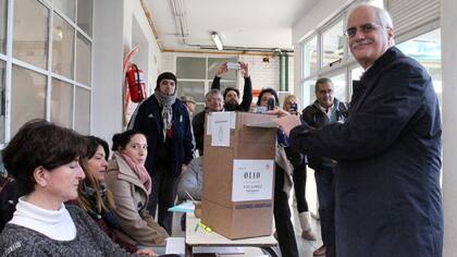 El precandidato a senador por Unidad Ciudadana en la provincia de Buenos Aires Jorge Taiana, votó en Vicente López