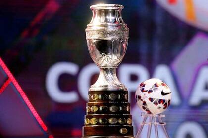 El preciado trofeo de la Copa América: la Argentina no la obtiene desde Ecuador 93 y ahora buscará obtener en Brasil, nueva sede de la edición 2021.