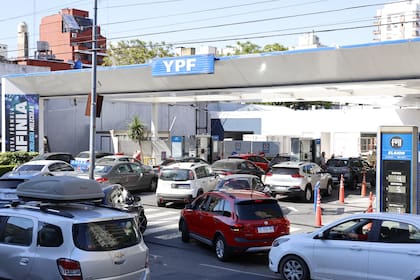 El precio de los combustibles tuvo un fuerte aumento dos días antes de la asunción del nuevo presidente