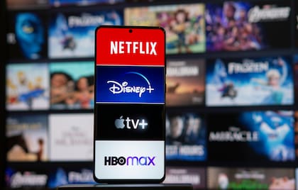 El precio de Netflix, así como el de otras aplicaciones de streaming del exterior, se fija en dólares, pero se paga en pesos sumándole un componente impositivo