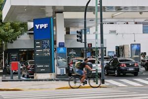 Cuánto tiempo más puede YPF contener la suba de la nafta tras la disparada del petróleo