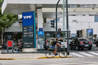 Cuánto tiempo más puede YPF contener la suba de la nafta tras la disparada del petróleo