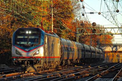 El precio inicial para un boleto de clase turista en el Floridian es de tan solo 95 dólares, lo que lo convierte en una opción económica para quienes buscan explorar Chicago sin las prisas de los viajes aéreos ni el cansancio de conducir largas distancias (Archivo)