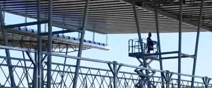 El predio cuenta con una planta de tratamientos de efluentes líquidos de primera generación, una planta de compostaje, un lavadero de camiones que utiliza agua recuperada de la lluvia que juntan sus casi 40.000 m2 de superficie techada