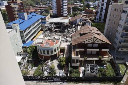 El predio permanece vallado