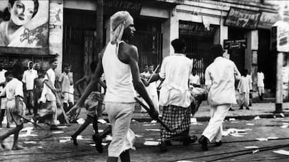 El preludio de lo que pasaría a gran escala un año después: en agosto de 1946 hindúes y musulmanes se enfrentaron en la Gran Matanza de Calcuta, en la que murieron unas 2.000 personas
