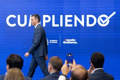 El premier español, Pedro Sánchez, a su llegada a una comparecencia para hacer balance del curso político, en el Complejo de la Moncloa, en Madrid