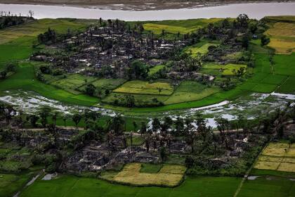 Los restos de un pueblo rohingya quemado, cerca de Maungdaw, al norte del estado de Rakhine, Myanmar (27 de septiembre de 2017)