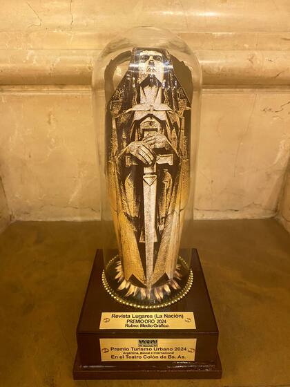 El premio recrea una obra de Francisco Salamone.