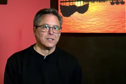 El presentador de noticias en CBS 2, Robb Hanrahan, murió a los 60 años