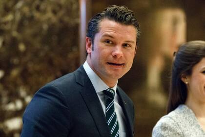 El presentador de televisión Pete Hegseth dirigirá el Departamento de Defensa