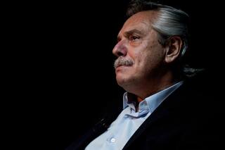 Alberto tuiteando en el país de las maravillas