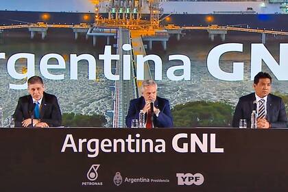 El presidente Alberto Fernández anuncia la alianza YPF - Petronas para industrializar gas no convencional