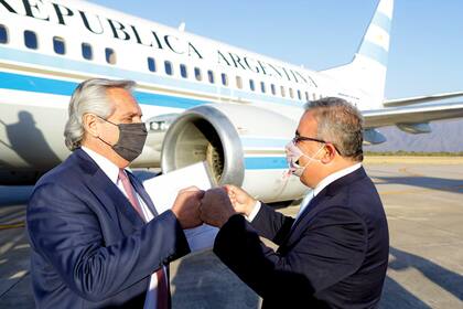 El presidente Alberto Fernández arribó y el gobernador de Catamarca Raúl Jalil; la provincia es otro de los distritos que está en rojo