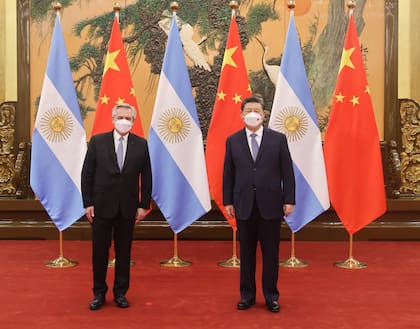 El presidente Alberto Fernández con su par chino Xi Jinping en gira para afianzar la relación bilateral con China.