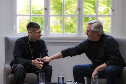 El presidente Alberto Fernández dijo que mantuvo una charla “franca y sincera, despojada de formalismos” y quería escuchar a L-gante porque le “importaba su mirada sobre el presente”.