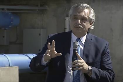 El presidente Alberto Fernández durante la inauguración de un acueducto en Chaco